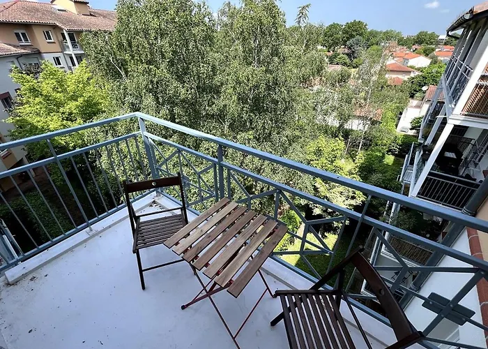 T2 Au Calme Avec Parking Et Balcon Lägenhet *